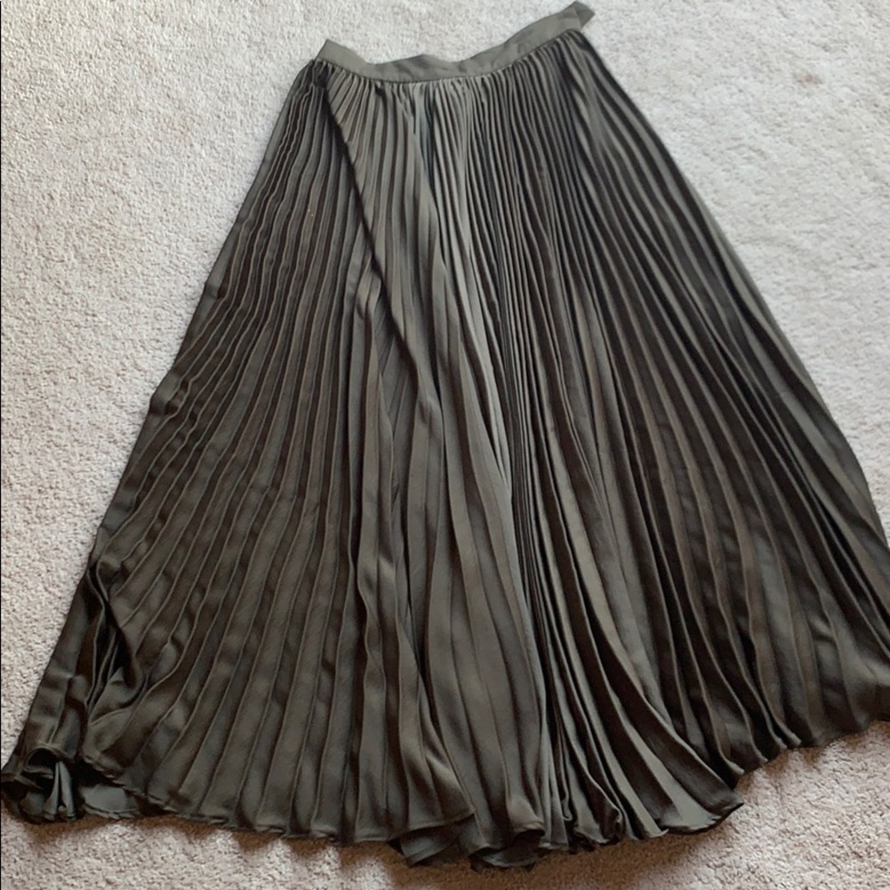 VICI Olive green pleated long skirt NEVER WORN